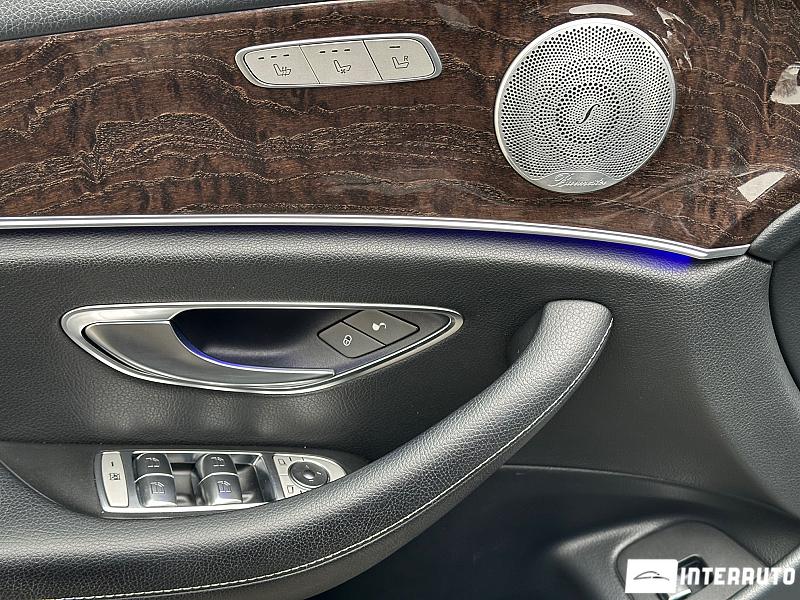 Mercedes E 200 25 automobil-interauto