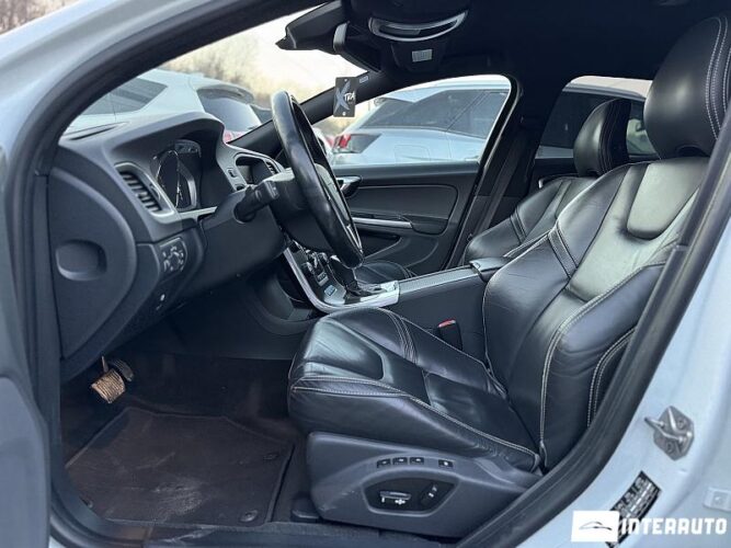 Volvo V 60 36 interauto-car