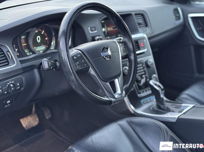 Volvo V 60 37 interauto-car