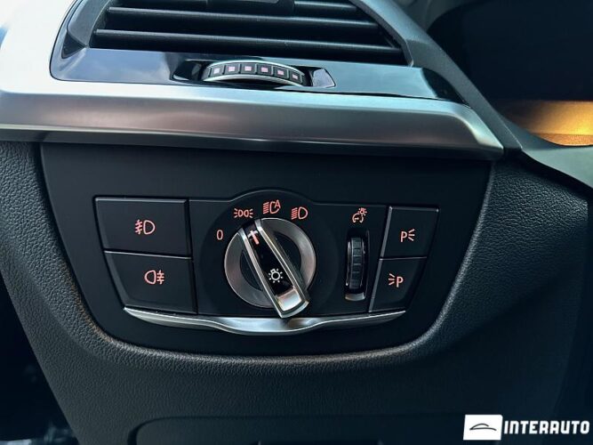 BMW X3 3.0e 43 interauto-car