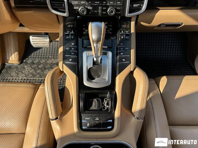 Porsche Cayenne S Hybrid 44 interauto-car