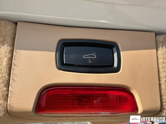 Porsche Cayenne S Hybrid 51 interauto-car