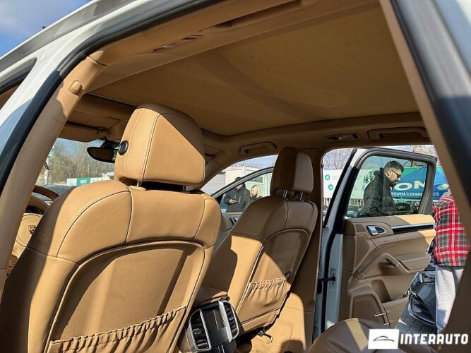 Porsche Cayenne S Hybrid 47 interauto-car