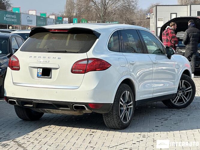 Porsche Cayenne S Hybrid 35 interauto-car