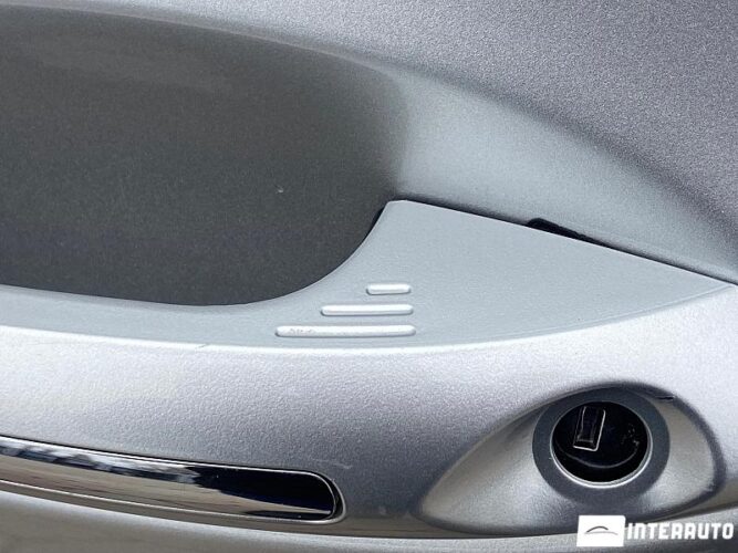 Lincoln MKZ 36 interauto-car