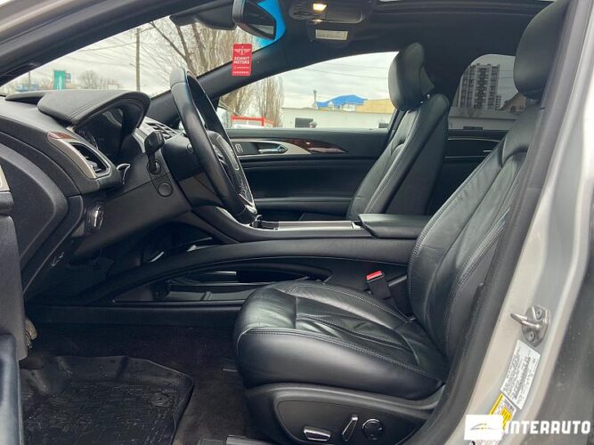 Lincoln MKZ 37 interauto-car