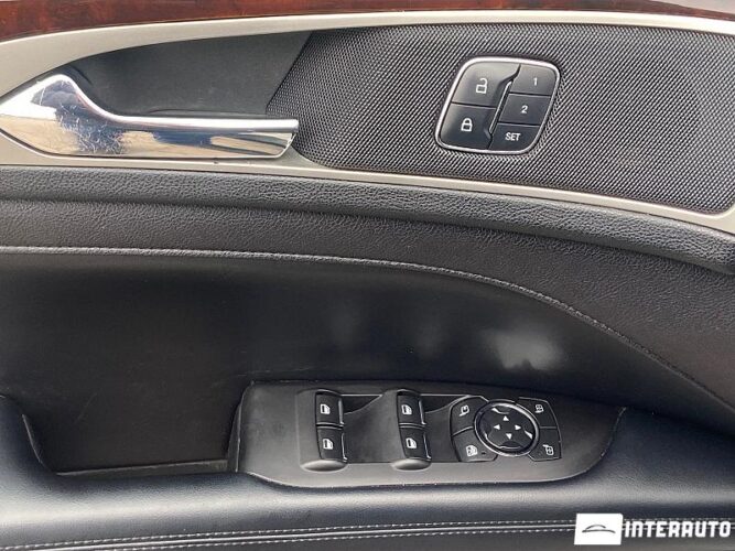 Lincoln MKZ 38 interauto-car