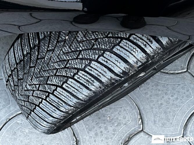 Toyota Auris 34 interauto-car