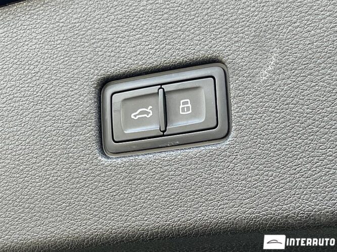 Audi Q8 64 interauto-car