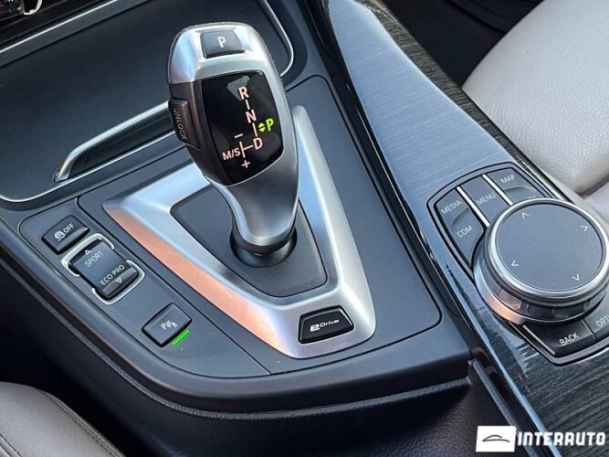 BMW 330E 44 interauto-car