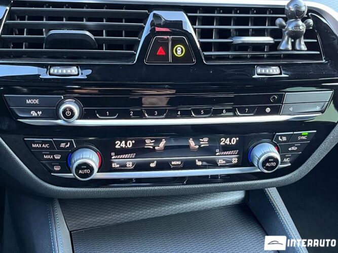 BMW 530e 44 interauto-car