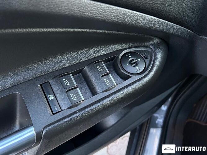 Ford Kuga 38 interauto-car