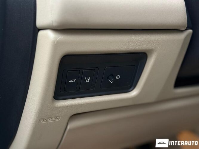 Land Rover Discovery Sport 54 interauto-car