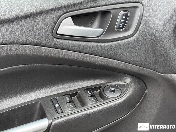 Ford Escape 38 interauto-car