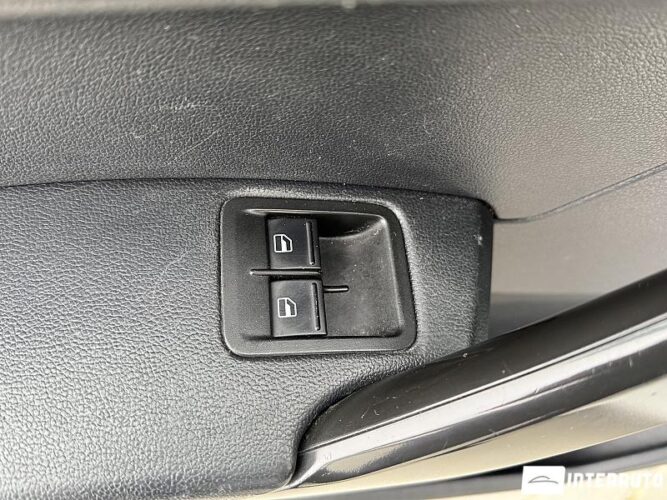 Volkswagen Caddy Maxi 46 interauto-car