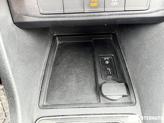 Volkswagen Caddy Maxi 41 interauto-car