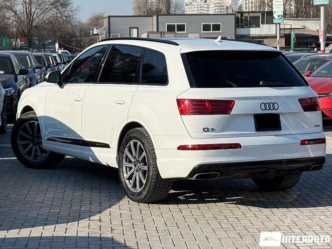 Audi Q7 46 interauto-car