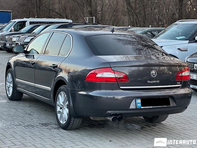 Skoda Superb 33 interauto-car