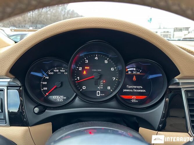 Porsche Macan 38 interauto-car