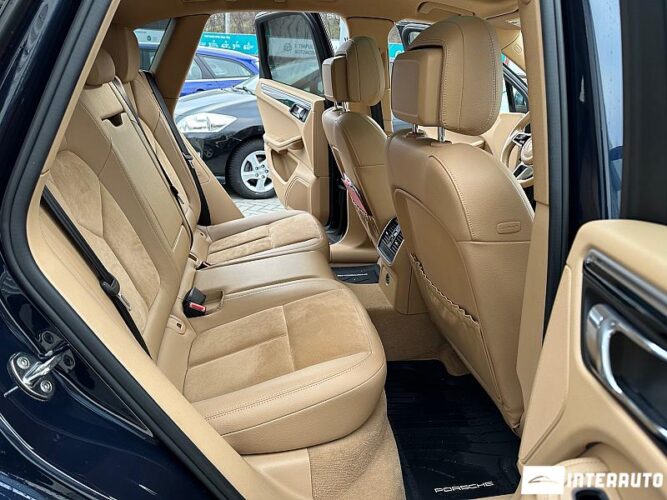Porsche Macan 42 interauto-car