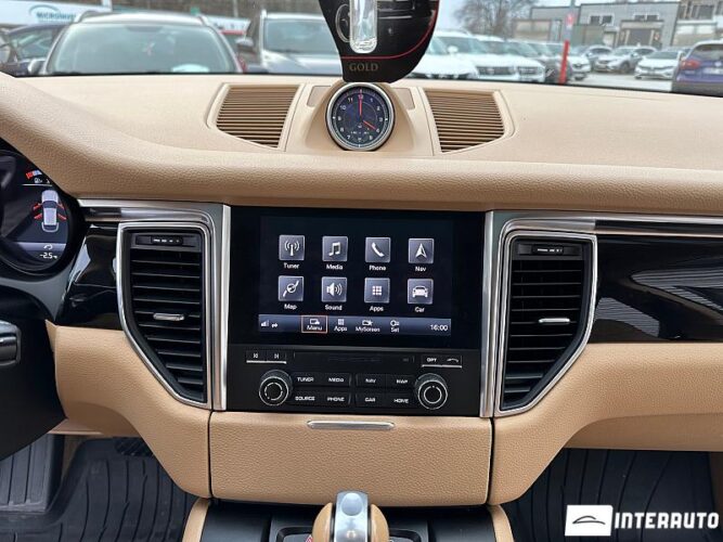 Porsche Macan 39 interauto-car