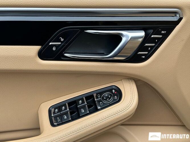 Porsche Macan 47 interauto-car