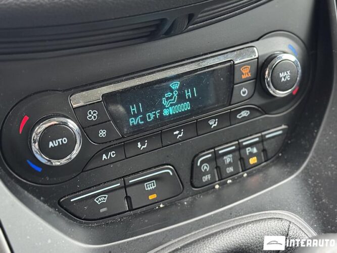 Ford Kuga 38 interauto-car