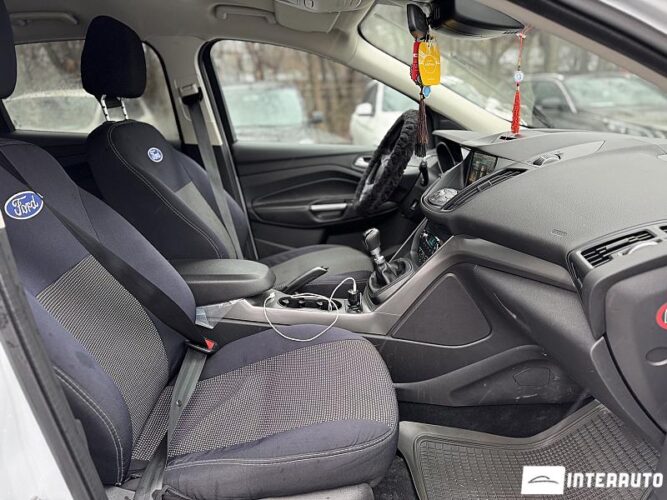 Ford Kuga 41 interauto-car