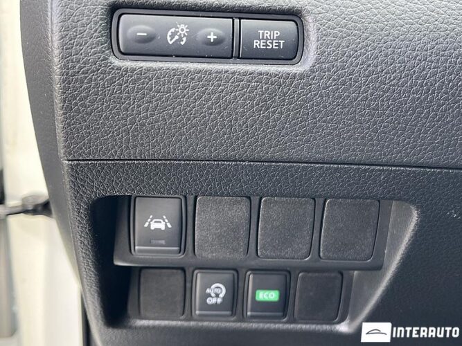 Nissan Qashqai 41 interauto-car