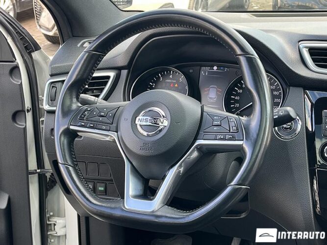 Nissan Qashqai 42 interauto-car