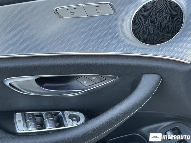 Mercedes E 200 38 interauto-car