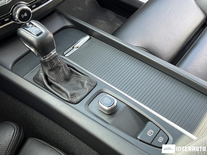 Volvo XC 60 41 interauto-car