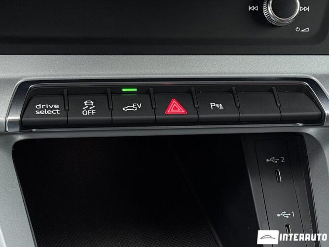 Audi Q3 46 interauto-car