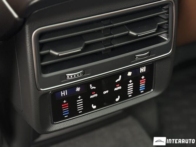 Audi Q7 54 interauto-car