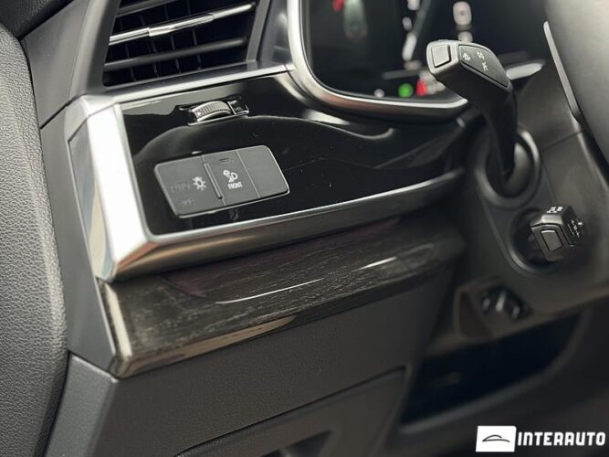 Audi Q7 43 interauto-car