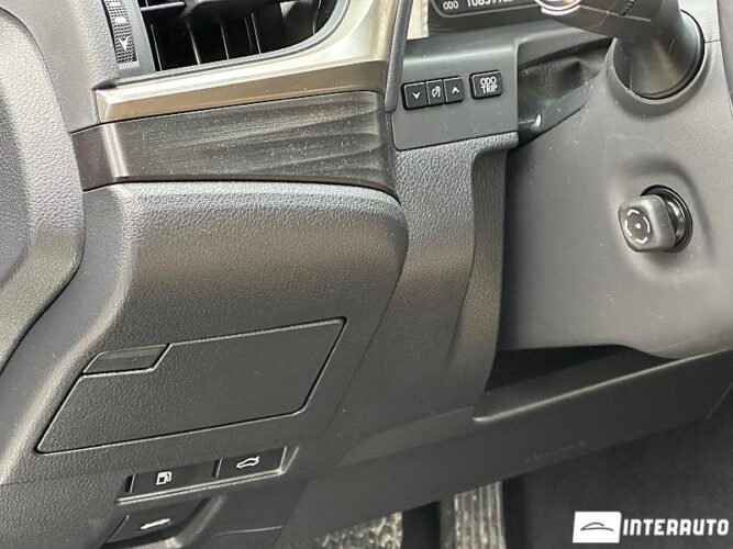 Lexus ES 300h 36 interauto-car