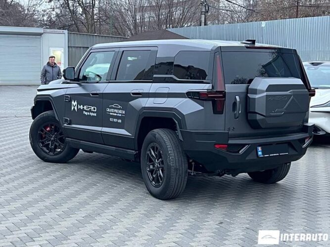 Dongfeng M-Hero 917 43 interauto-car