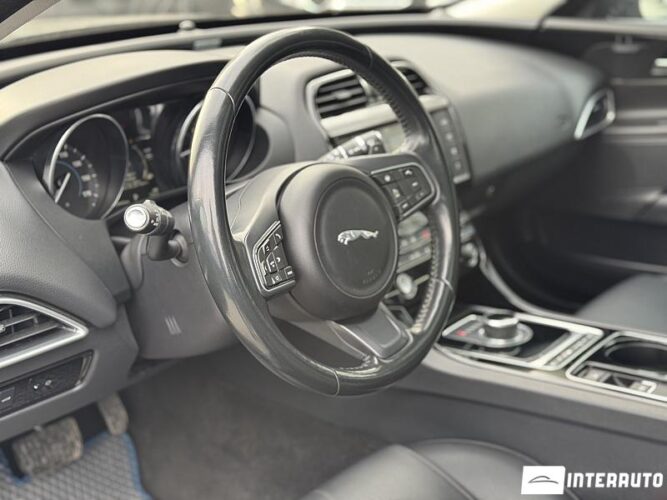 Jaguar XE 37 interauto-car