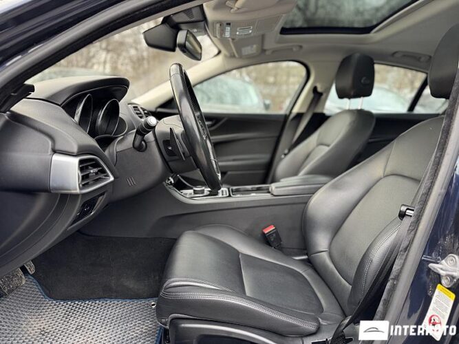 Jaguar XE 36 interauto-car