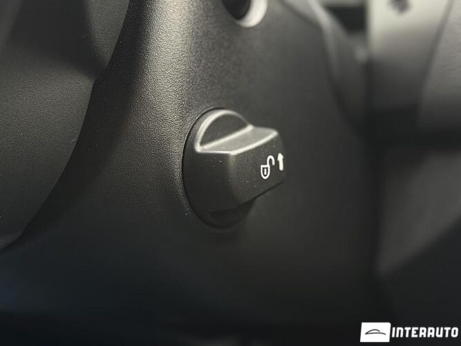 Jaguar XE 40 interauto-car