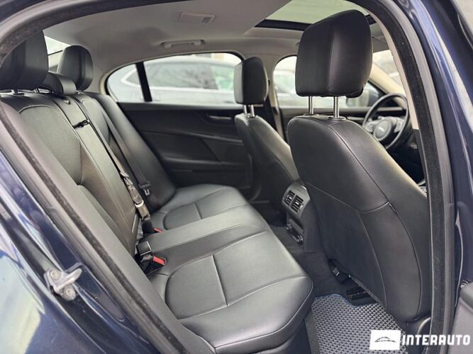 Jaguar XE 48 interauto-car