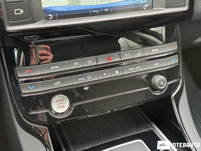 Jaguar XE 42 interauto-car