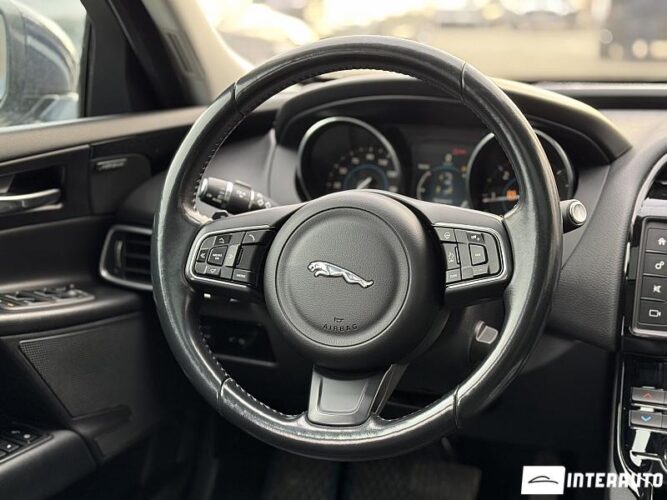 Jaguar XE 38 interauto-car