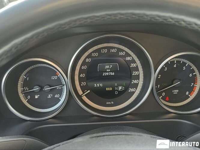 Mercedes E 200 38 interauto-car