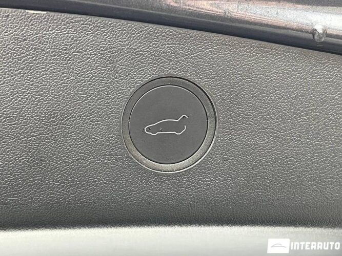 Tesla Model 3 37 interauto-car