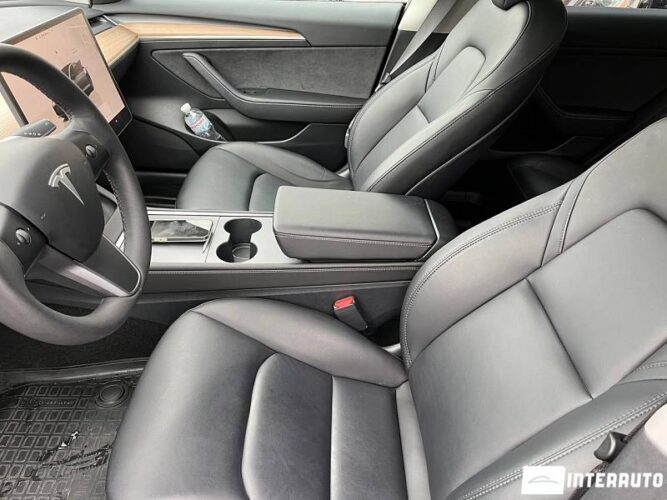 Tesla Model 3 33 interauto-car