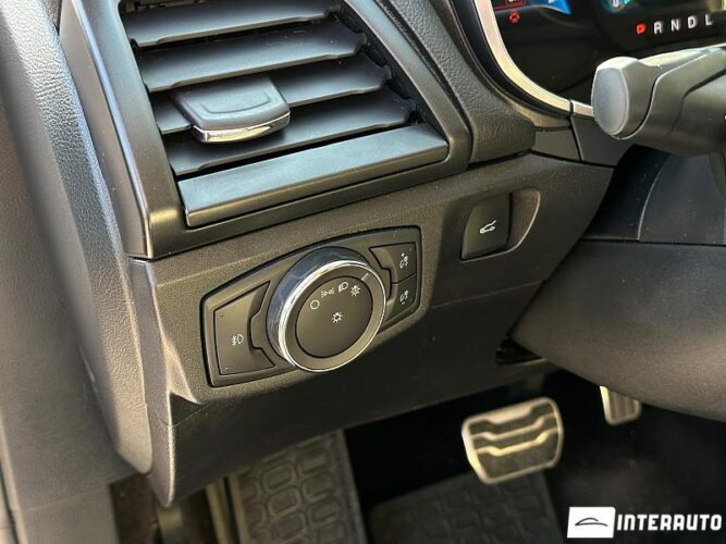 Ford Fusion 37 interauto-car