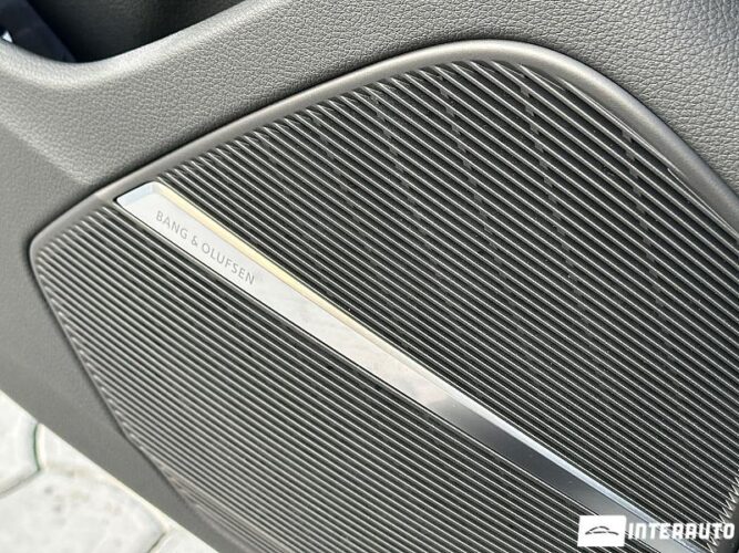 Audi Q7 64 interauto-car