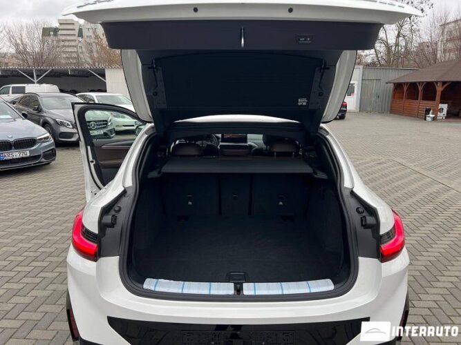 BMW X4 2.0D 44 interauto-car