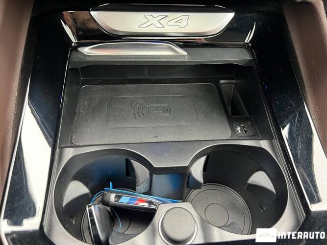 BMW X4 2.0D 40 interauto-car